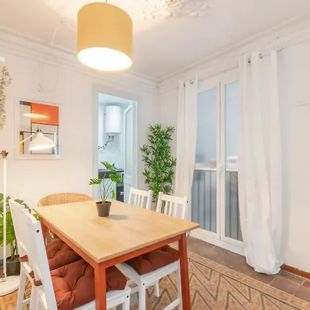 Veguer بيت شباب *